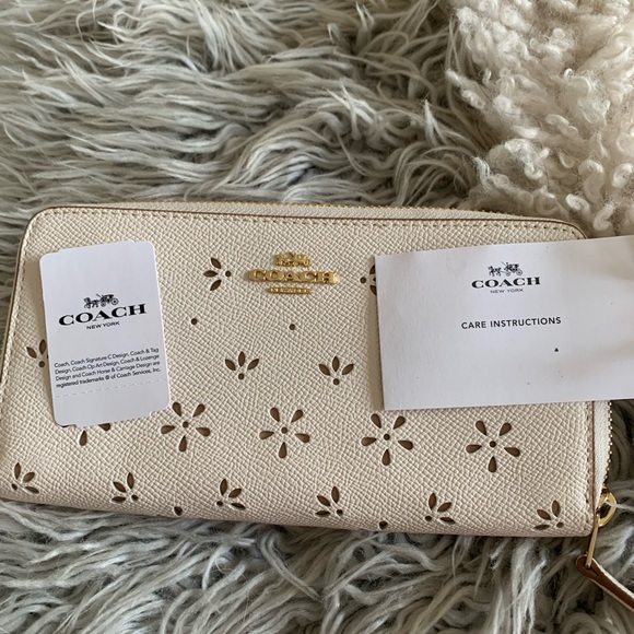 Coach Cream Floral Wallet - Picture 8 of 8